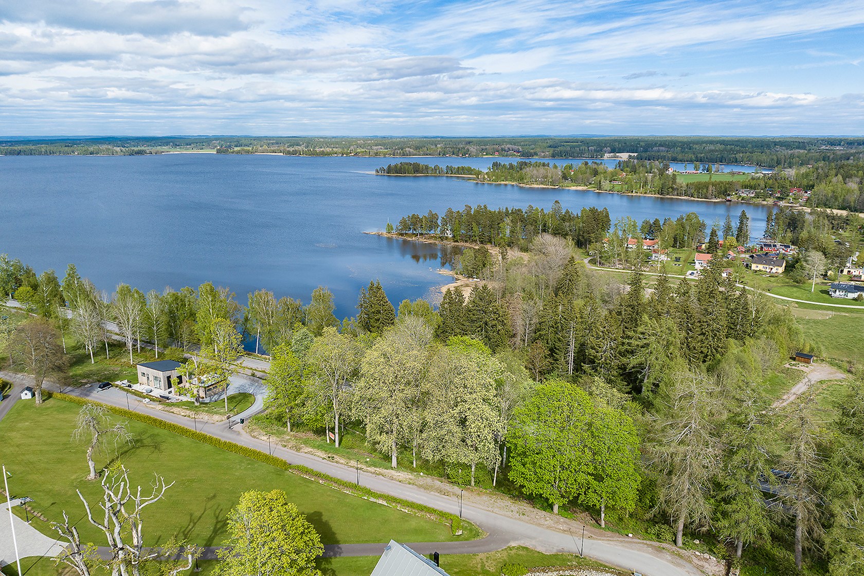 Villatomter på natursköna Edsgatan